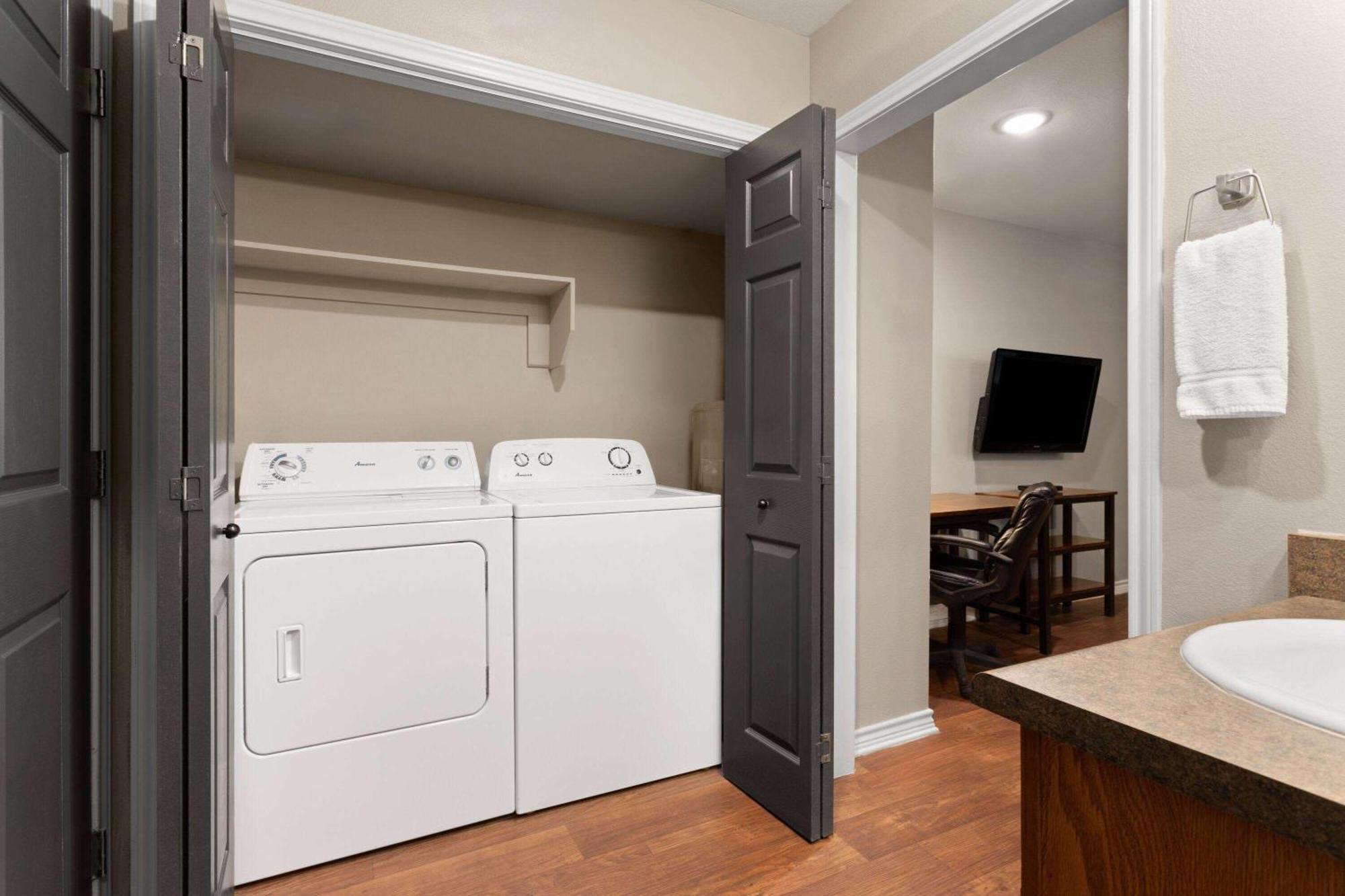 Eagle'S Den Suites Cotulla A Travelodge By Wyndham Kültér fotó
