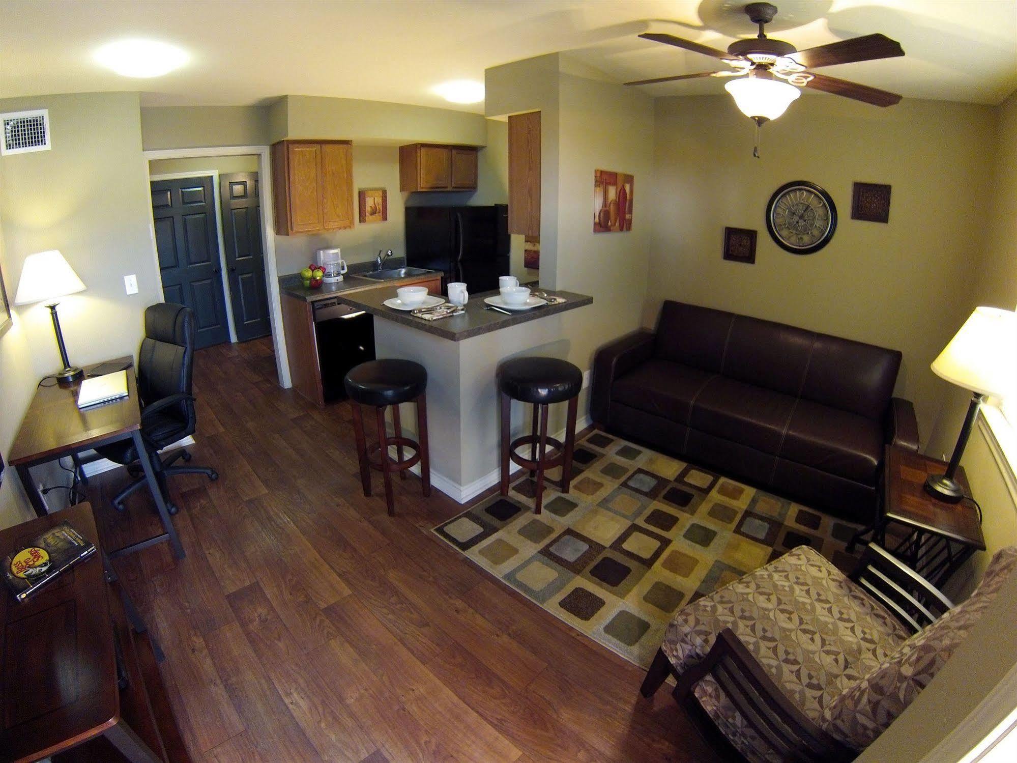 Eagle'S Den Suites Cotulla A Travelodge By Wyndham Kültér fotó