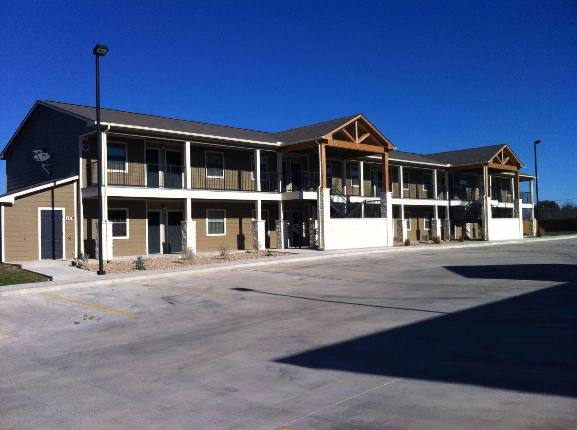 Eagle'S Den Suites Cotulla A Travelodge By Wyndham Kültér fotó