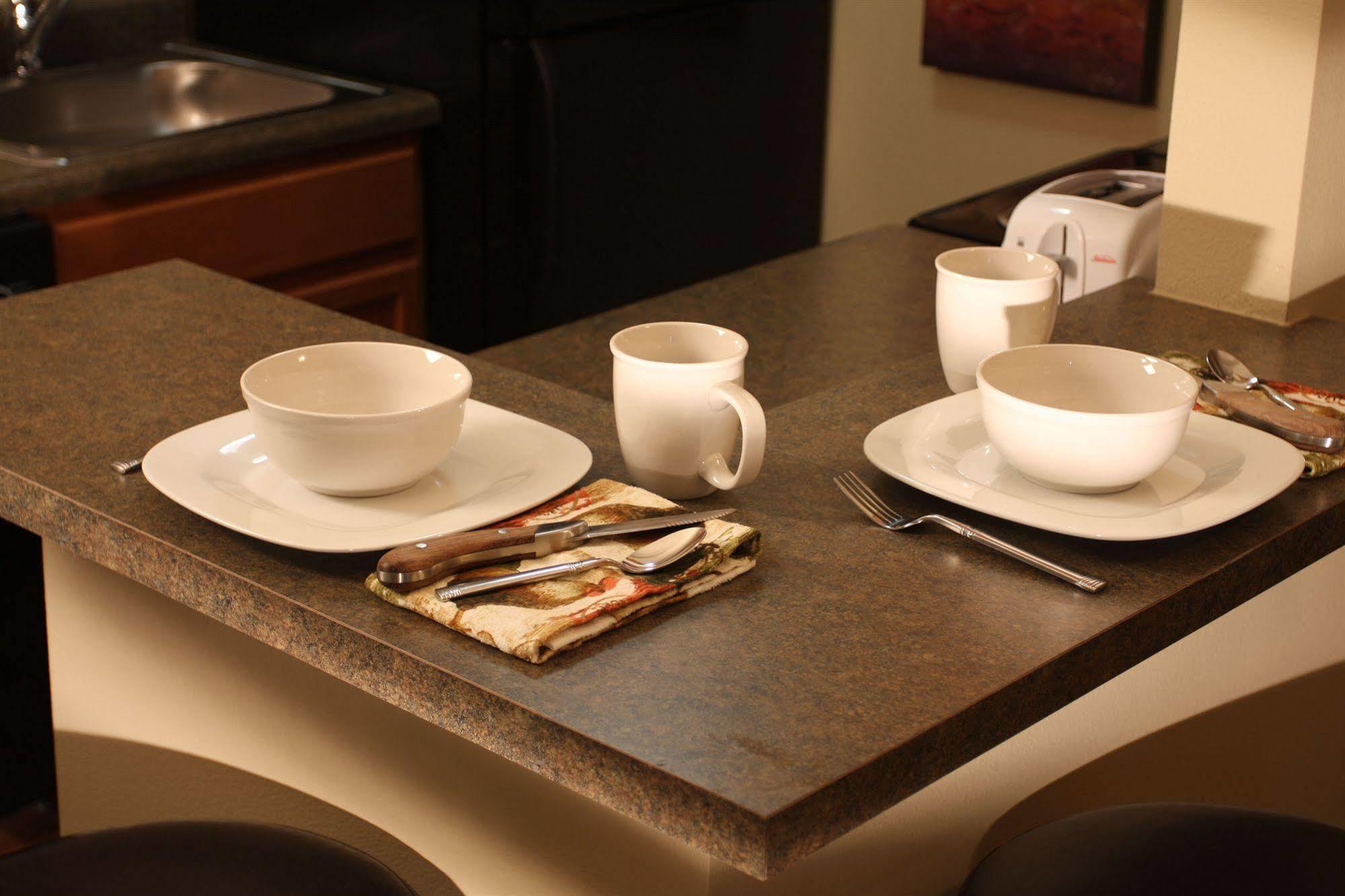 Eagle'S Den Suites Cotulla A Travelodge By Wyndham Kültér fotó