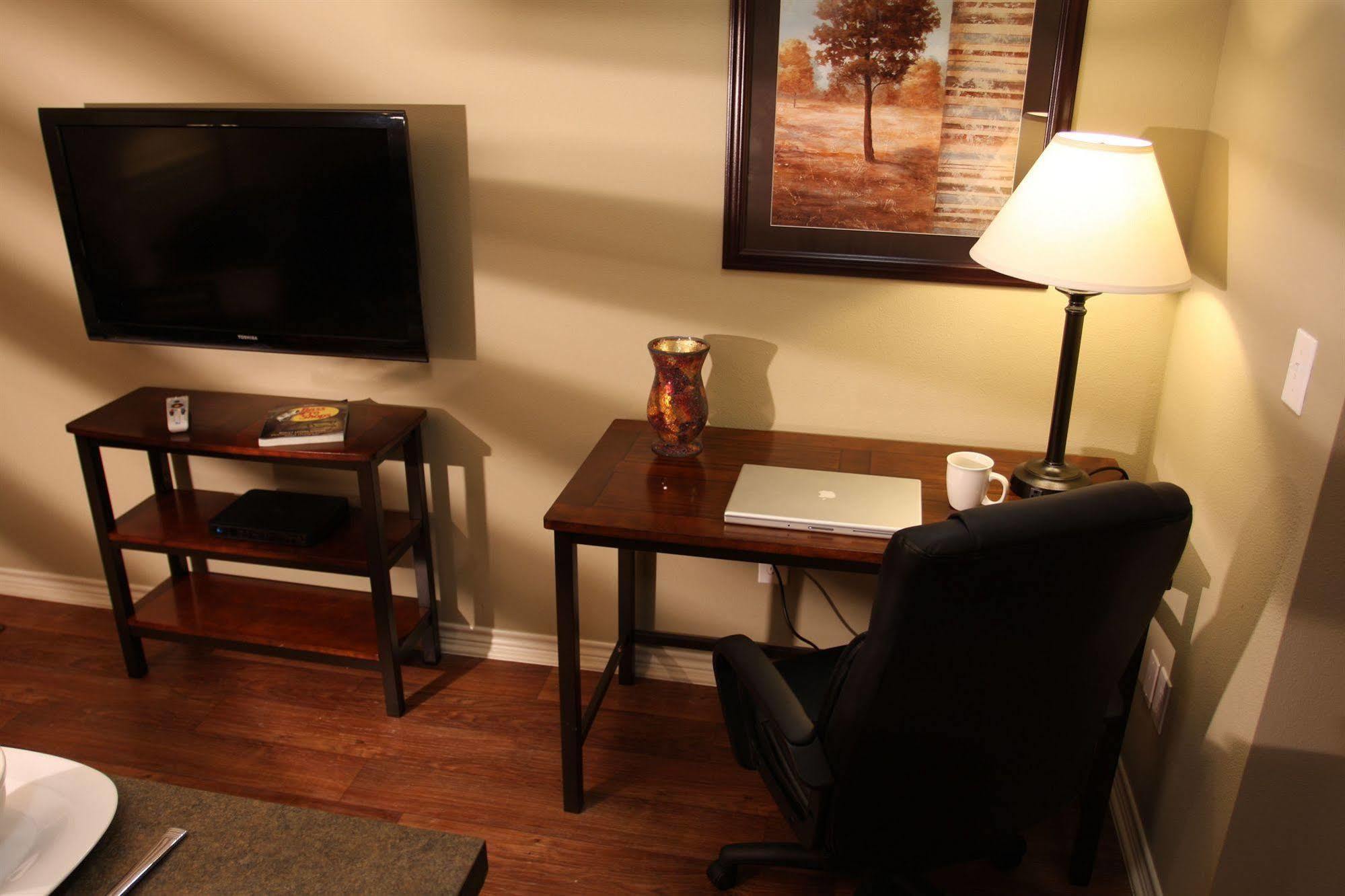 Eagle'S Den Suites Cotulla A Travelodge By Wyndham Kültér fotó
