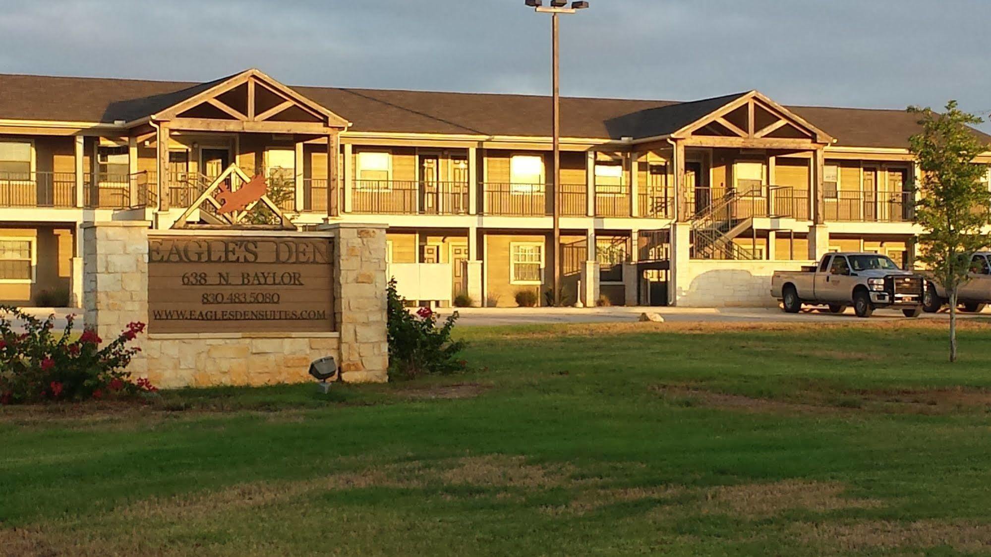 Eagle'S Den Suites Cotulla A Travelodge By Wyndham Kültér fotó
